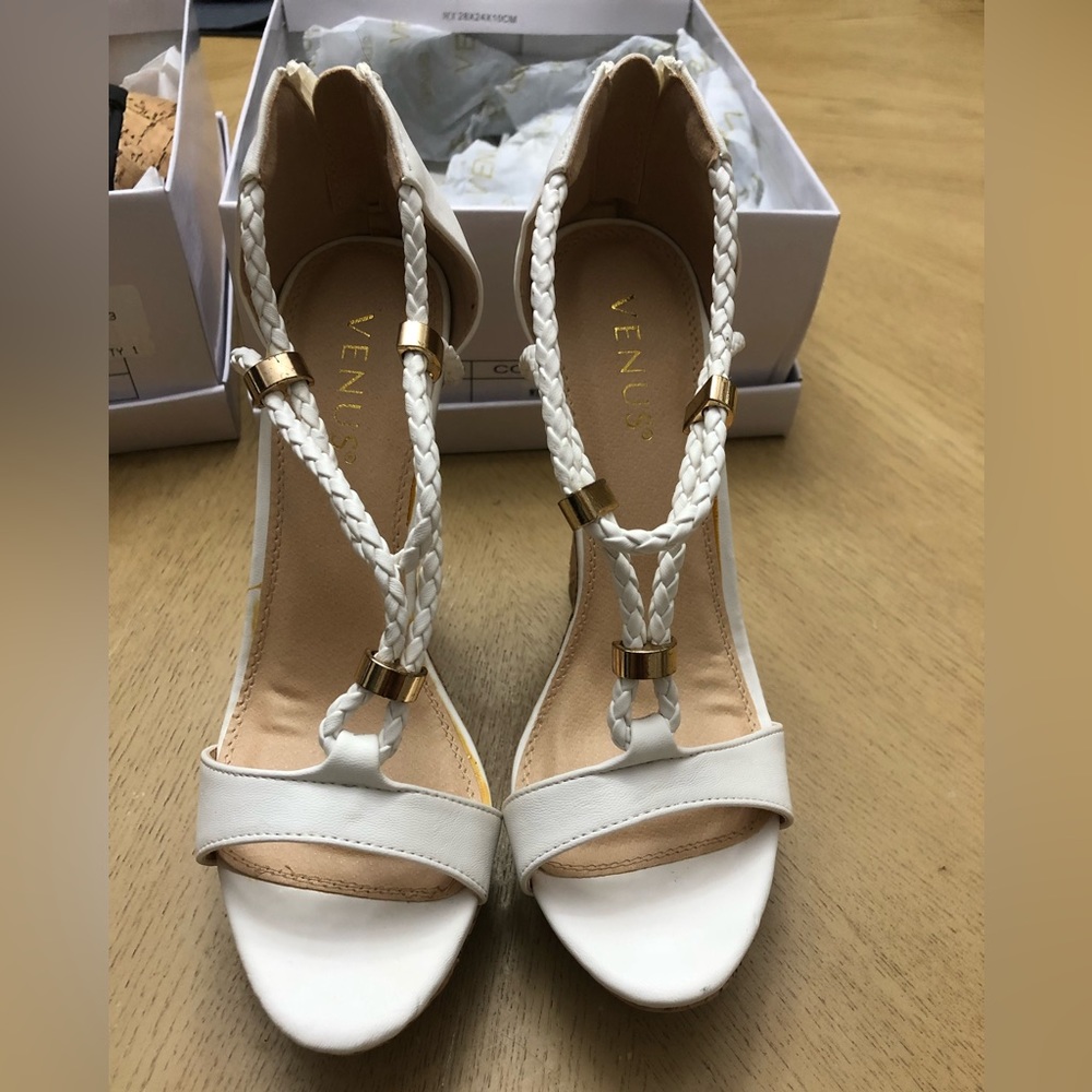 Venus White Braided Detail Wedge size 7.5